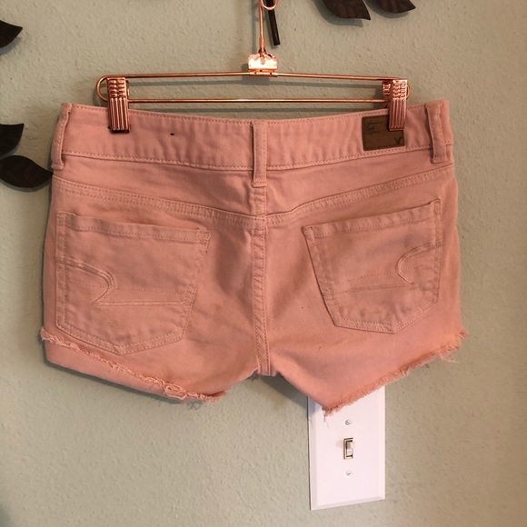 American Eagle Pale Pink Shorts - Picture 2 of 3